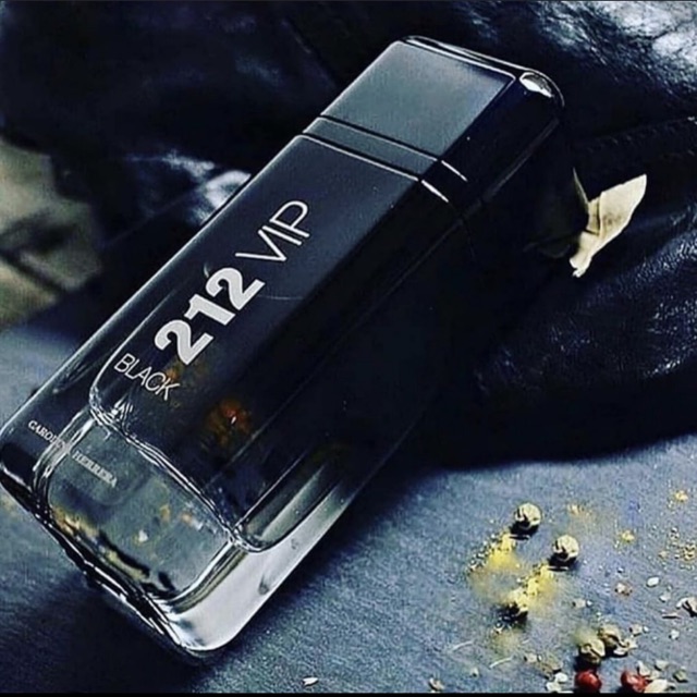 Chai nhỏ thử mùi nước hoa 212 Vip Black