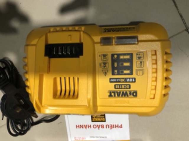 Xạc dewalt 118 220 v chính hãng