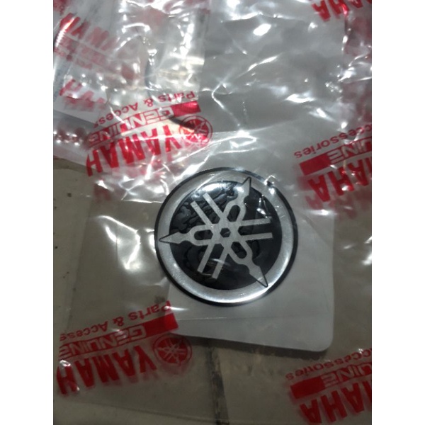 Logo mặt nạ Exciter 2011.luvias đường kính  3cm Yamaha KHÁCH HÀNG XEM THẬT KỸ SP TRƯỚC KHI CHỌN.