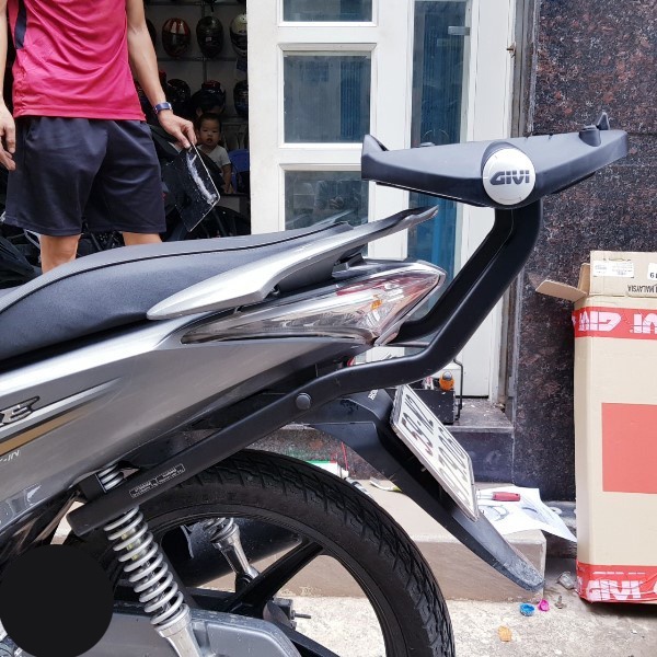 Baga Givi HRV Future 125 chính hãng cho xe chịu lực cao bao gồm đế gắn thùng
