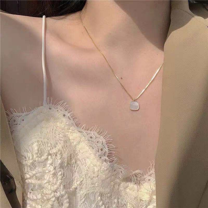Dây chuyền mặt vuông màu trắng,màu đen sang trọng cho nữ 131