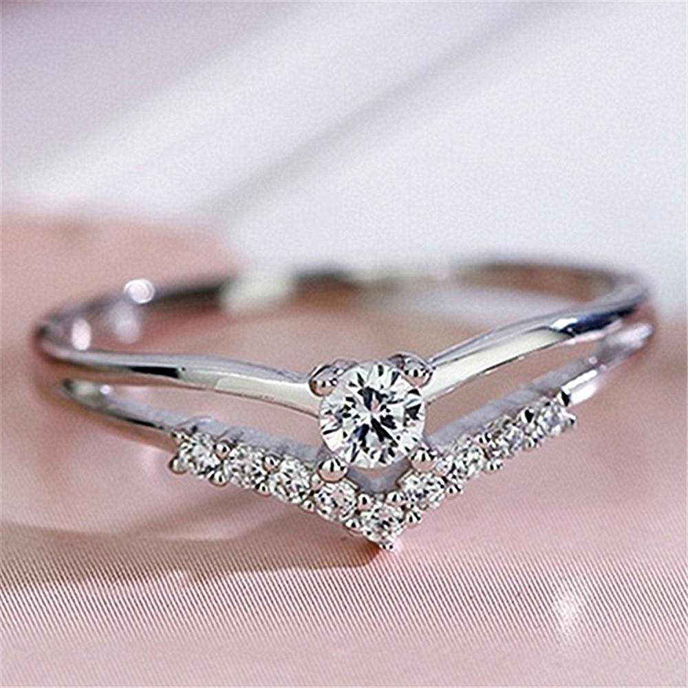 Nhẫn Đính Hôn Kim Cương Pha Lê Vàng Trắng Thiết Kế Sang Trọng Thời Trang Nữ