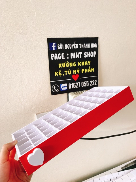 khay son 50 ô màu đỏ núm tim
