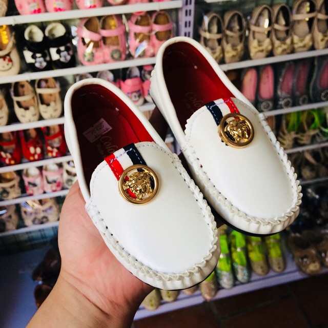 giày lười trẻ em màu trắng