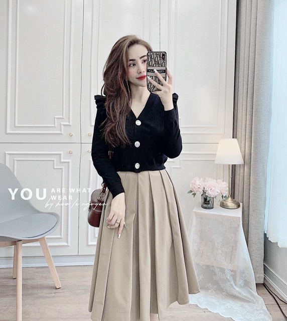 BÁN SỈ ÁO LEN KHOÁC BÈO VAI ĐEN VÀ BE CHO NỮ | BigBuy360 - bigbuy360.vn