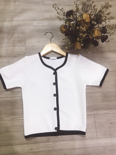Áo croptop nút phối viền