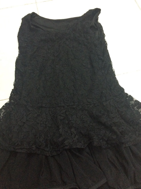 Thanh lý áo dạng váy đen ren hoa hồng