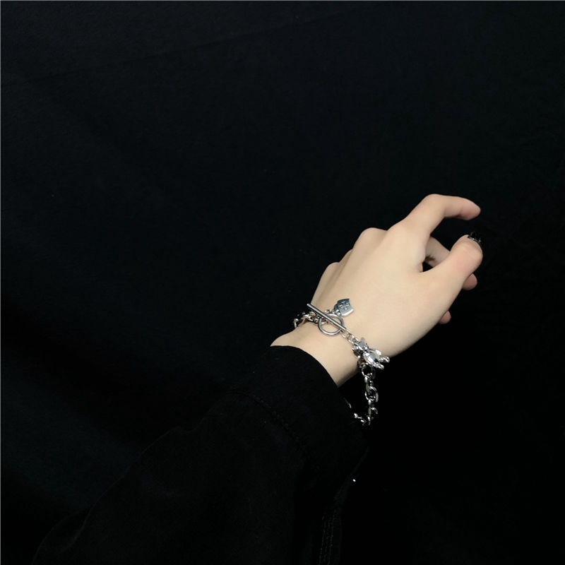 Vòng tay mặt hình gấu và mũ y tá thời trang cá tính 22208