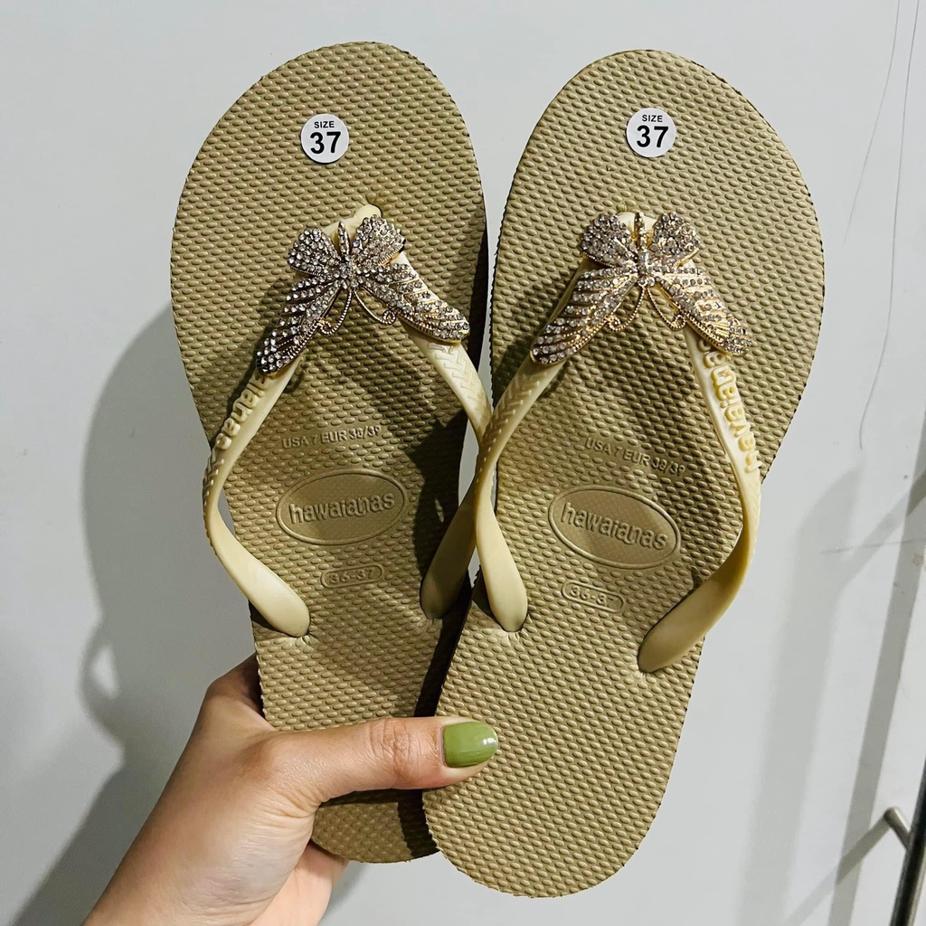 Dép Lào/Dép kẹp xốp Thái Lan Havaianas ép kèm charm ĐÁ Chất Liệu Cao Su a62