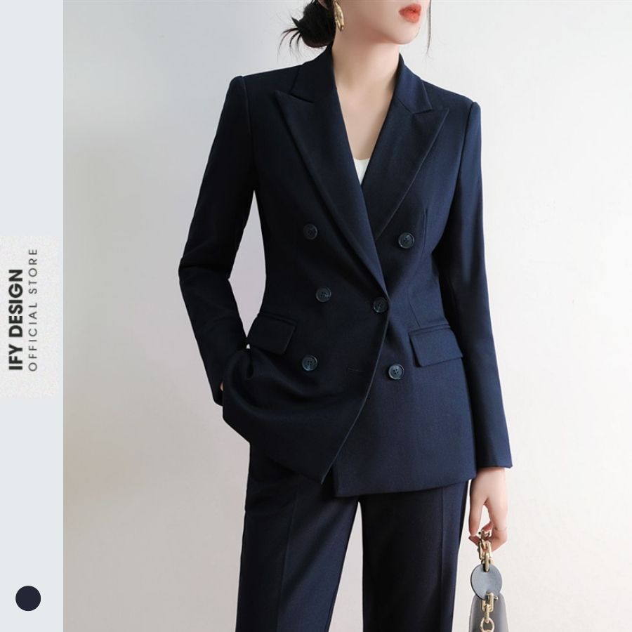 Áo vest nữ màu xanh than chiết eo cổ ghim 2 ve IFY Design FS271A