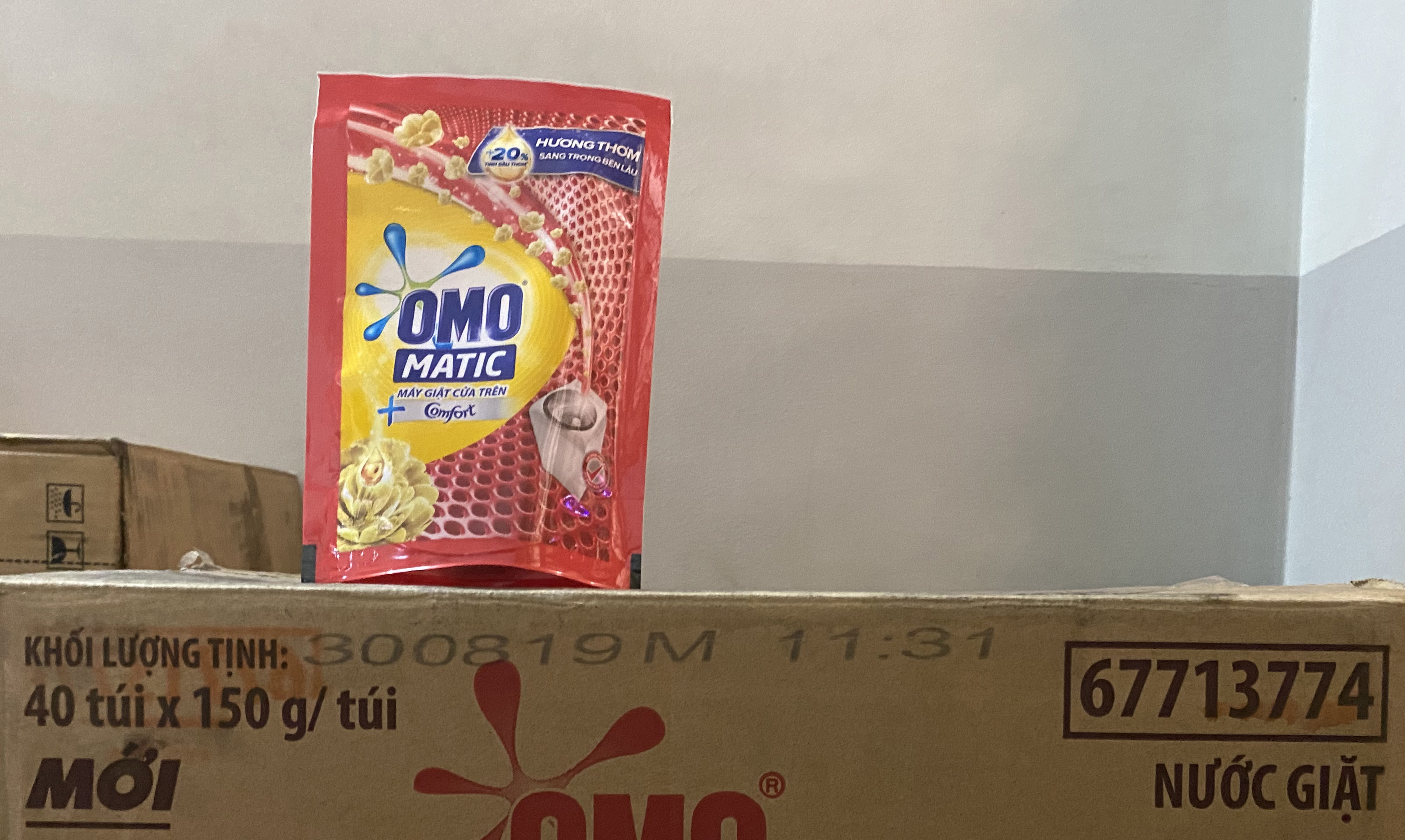 Combo 2Túi Nước Giặt OMO đậm đặc -Tinh Dầu Thơm- Túi 150g tiện dụng-dùng máy cửa trên