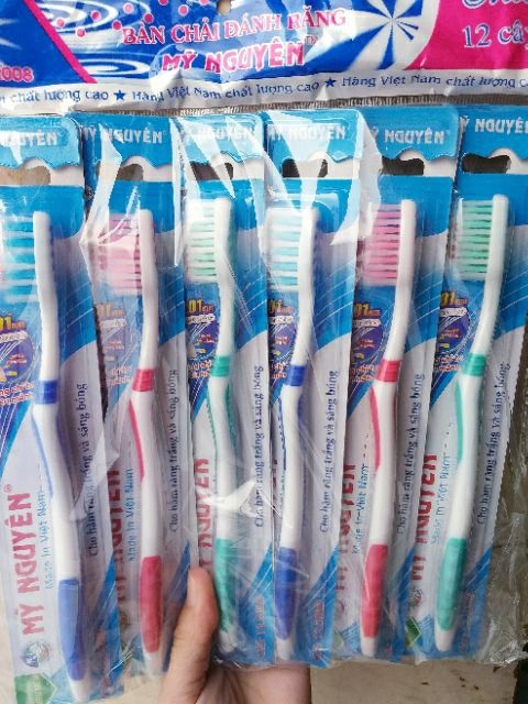 Lố 12 bàn chải đánh răng Mỹ Nguyên người lớn