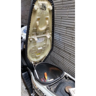 Cây nâng yên xe máy