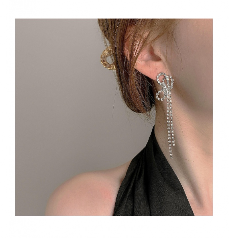 Bông tai nữ dáng dài hình nơ thả tua rua đính đá thời trang 2023