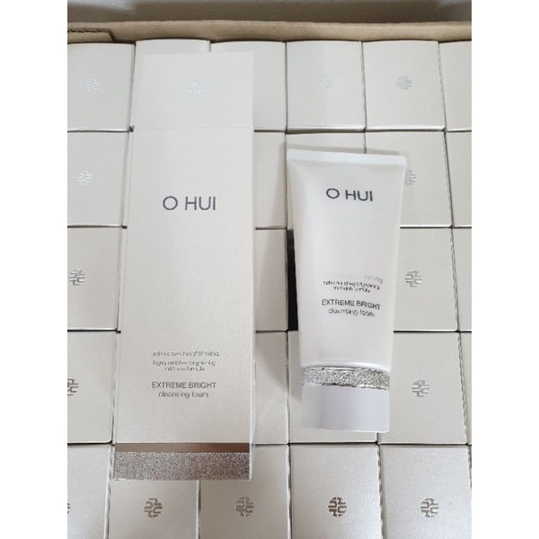 Sữa rửa mặt làm trắng da Ohui Extreme White Foam 160ml.