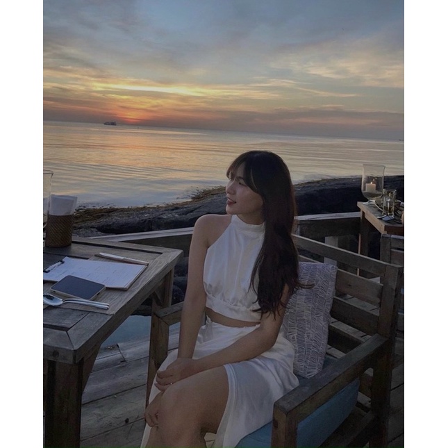 Set áo yếm trắng chân váy xẻ lưng thun