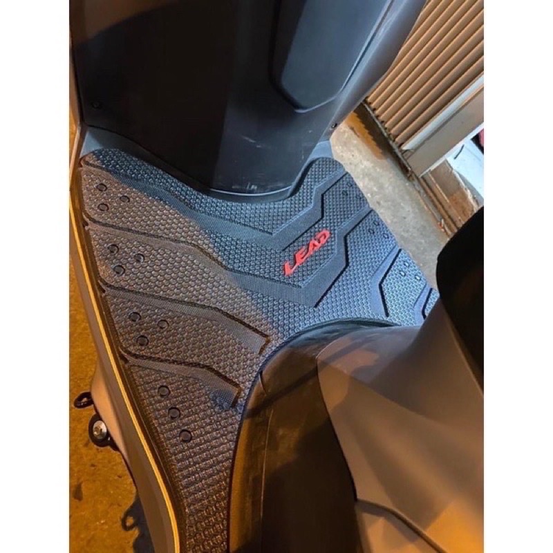 Thảm Để Chân Xe Lead 2022 Hàng Dày Chính Hãng Tuấn Biker