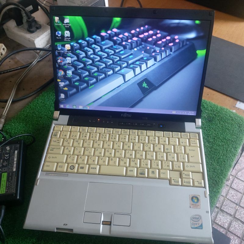 Laptop xách tay Nhật Bản Fujitsu 12 inch ram 4Gb ổ cứng 250gb pin 3h đầy đủ phụ kiện