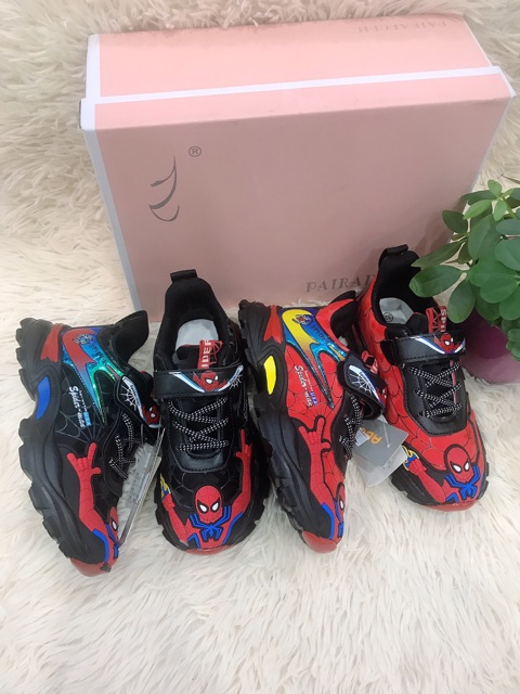 Giầy thể thao nhện siêu nhẹ