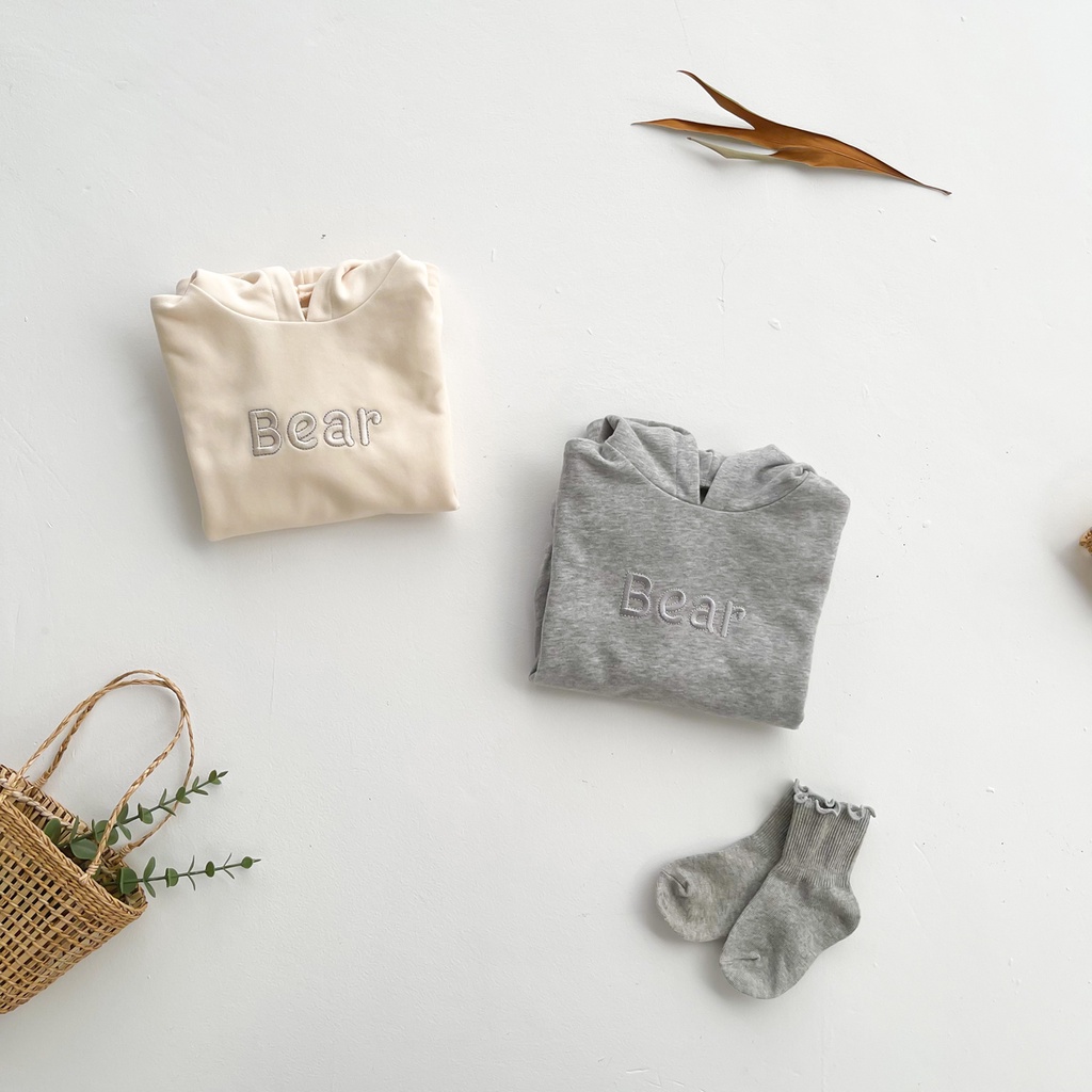 Áo liền quần em bé tay dài có mũ trùm đầu in chữ Bear dễ thương