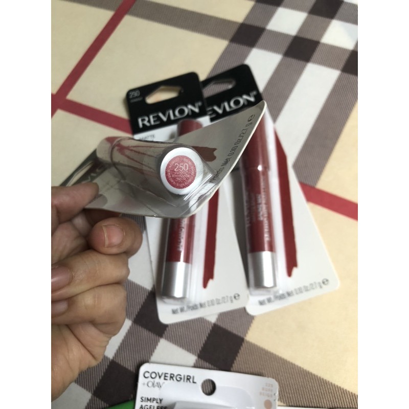 Son bút chì Revlon Matte Balm 250 Standout 2.7g