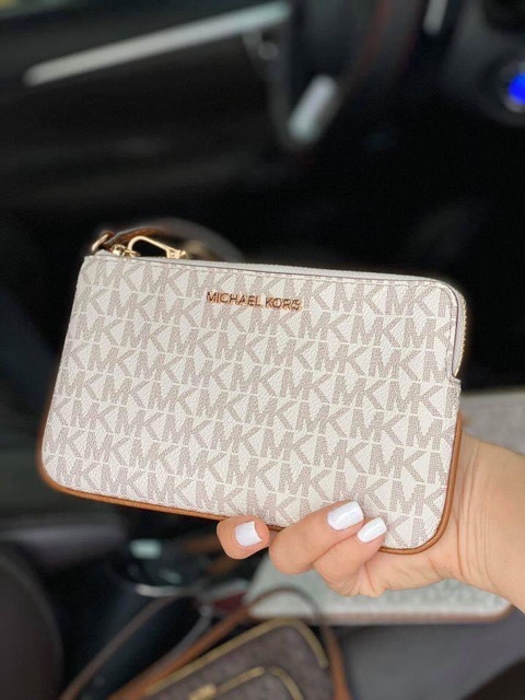 Clutch MK trắng logo AUTH