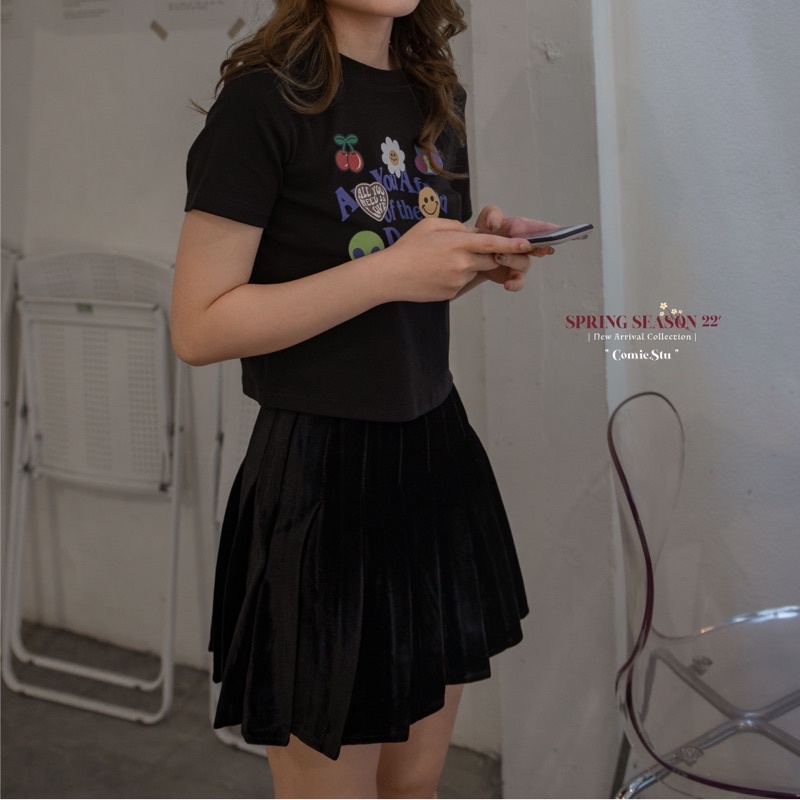 Chân váy xếp ly có lót quần Comic