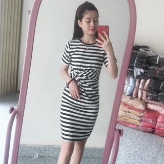 Đầm body xoắn eo