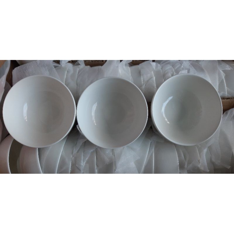 Chén sứ trắng trơn