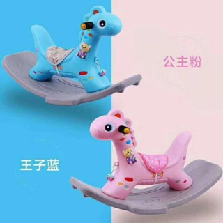 Ngựa bập bênh có nhạc cho bé