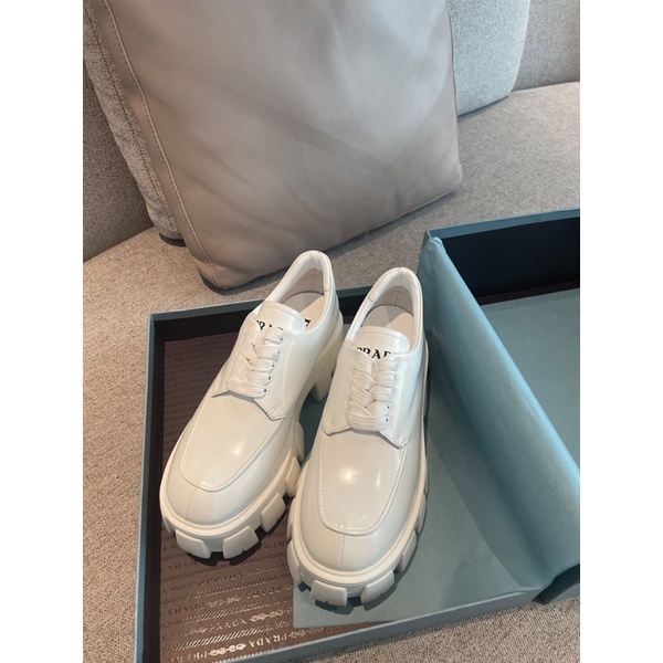 Giày da đế bằng cao 6cm thương hiệu Prada da thật cao cấp