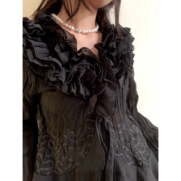 Pleated shirt / Áo nhún bèo trước ngực