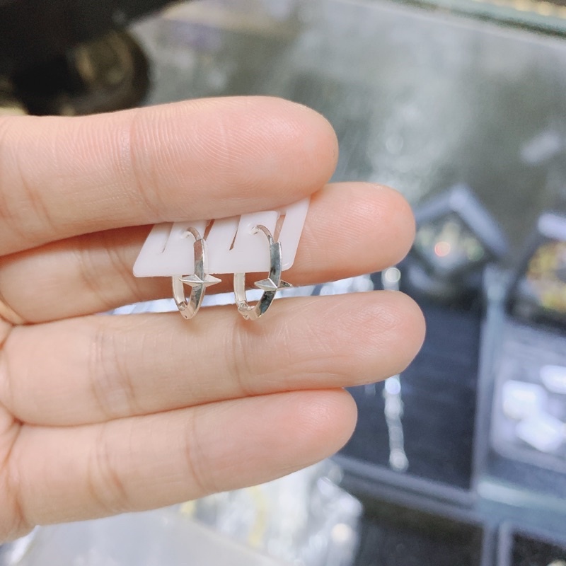 1 CHIẾC KHUYÊN TAI BẠC CÁ TÍNH
