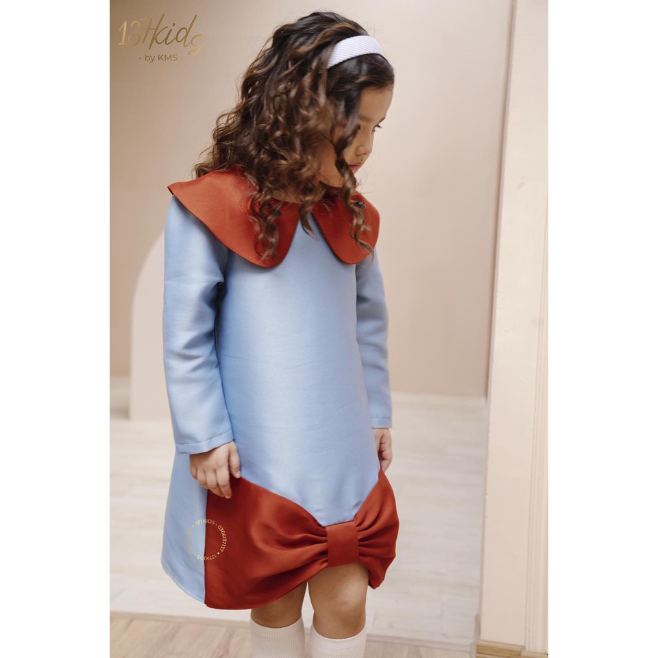 Váy lụa xòe dài tay cho bé gái Vivian 137KIDS thiết kế nơ đỏ xinh xắn