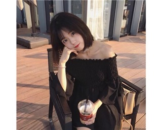 Áo đen chun trễ vai cực yêu 💋
