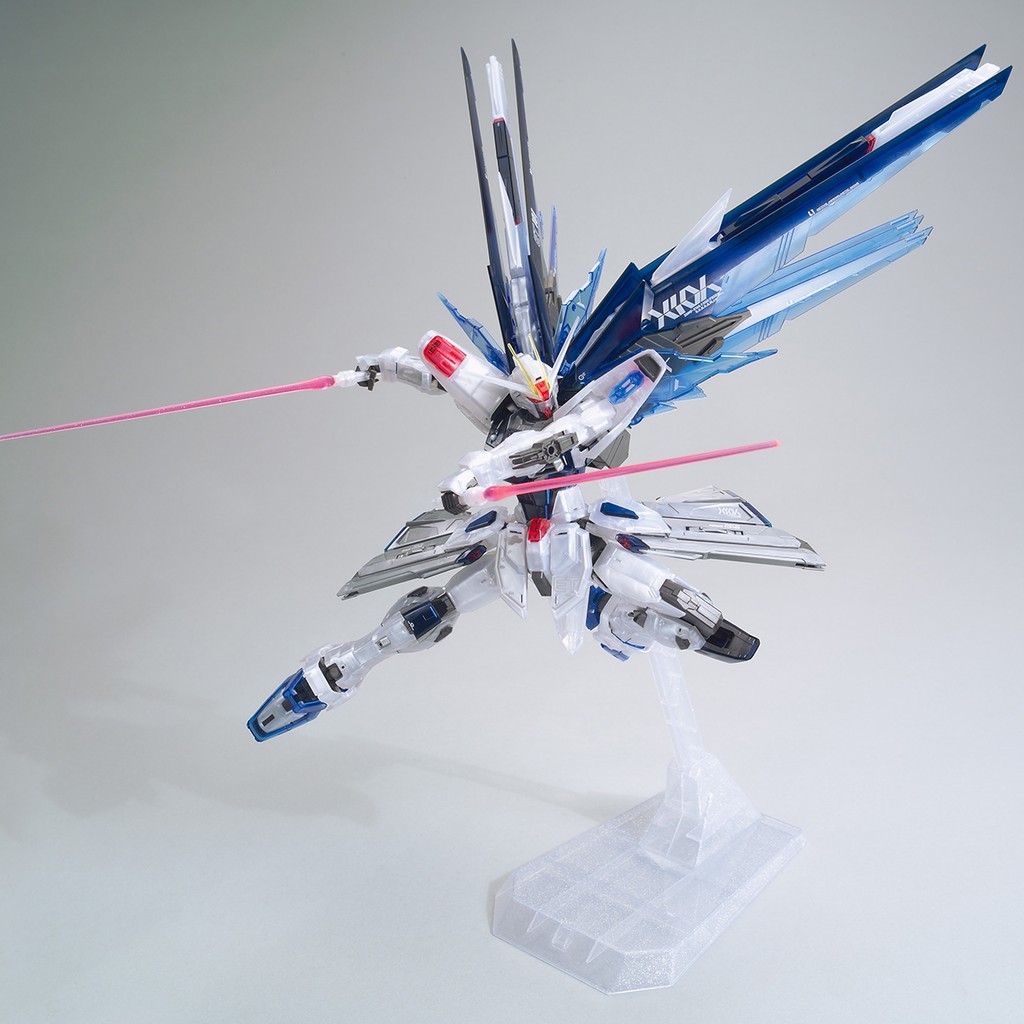 Bandai Mô Hình Gundam MG Freedom 2.0 Clear The Gundam Base Limited 1/100 Master Grade Đồ Chơi Lắp Ráp Anime Nhật