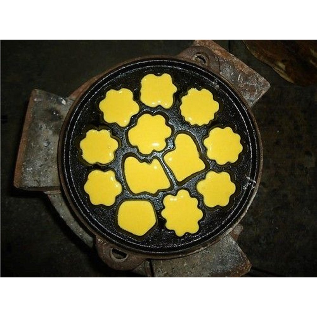 Khuôn bông lan CT Gang Đen nặng 5Kg bền bỉ.