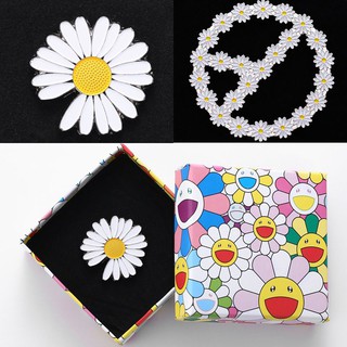 Ghim Cài Áo Hình Hoa Cúc Nhỏ Thời Trang Có Hộp Đựng