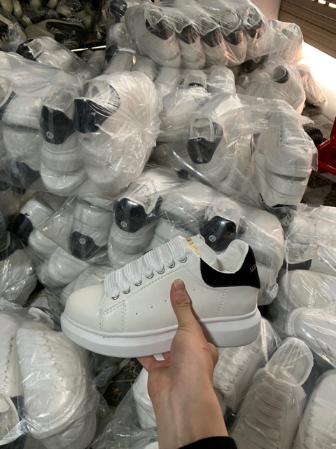 Giày shop bán: Ảnh thật+full box bill, Chuyên các mẫu mã sneaker , Không lừa đảo!