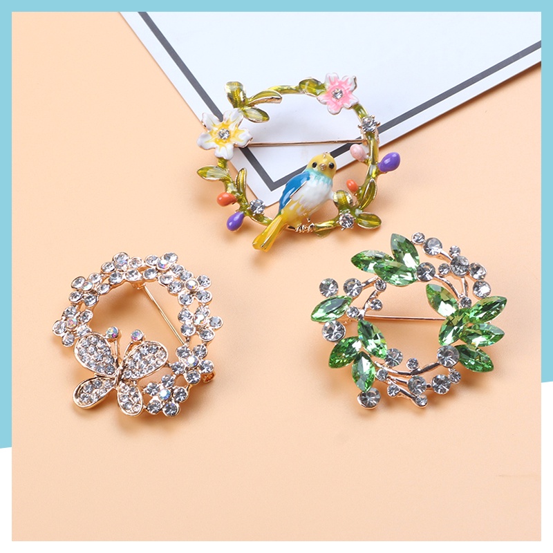 Trâm Cài Áo Hình Vòng Hoa Và Bướm Bằng Đá Thời Trang