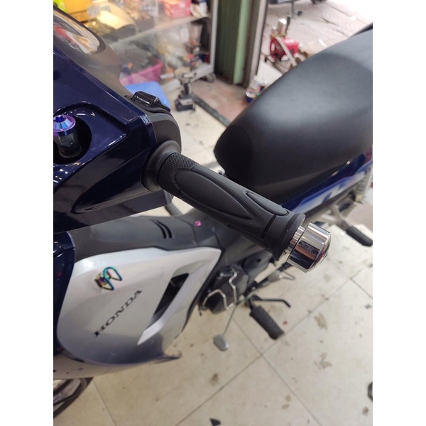 Tay nắm kiểu SH mode và gù niox chống gỉ gắn xe máy