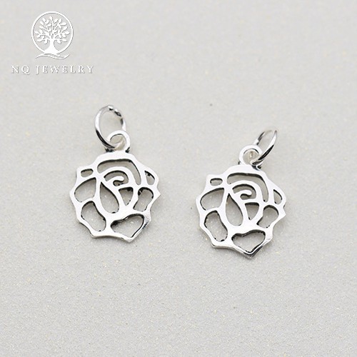 Charm bạc mặt khắc hoa treo - NQ Jewelry