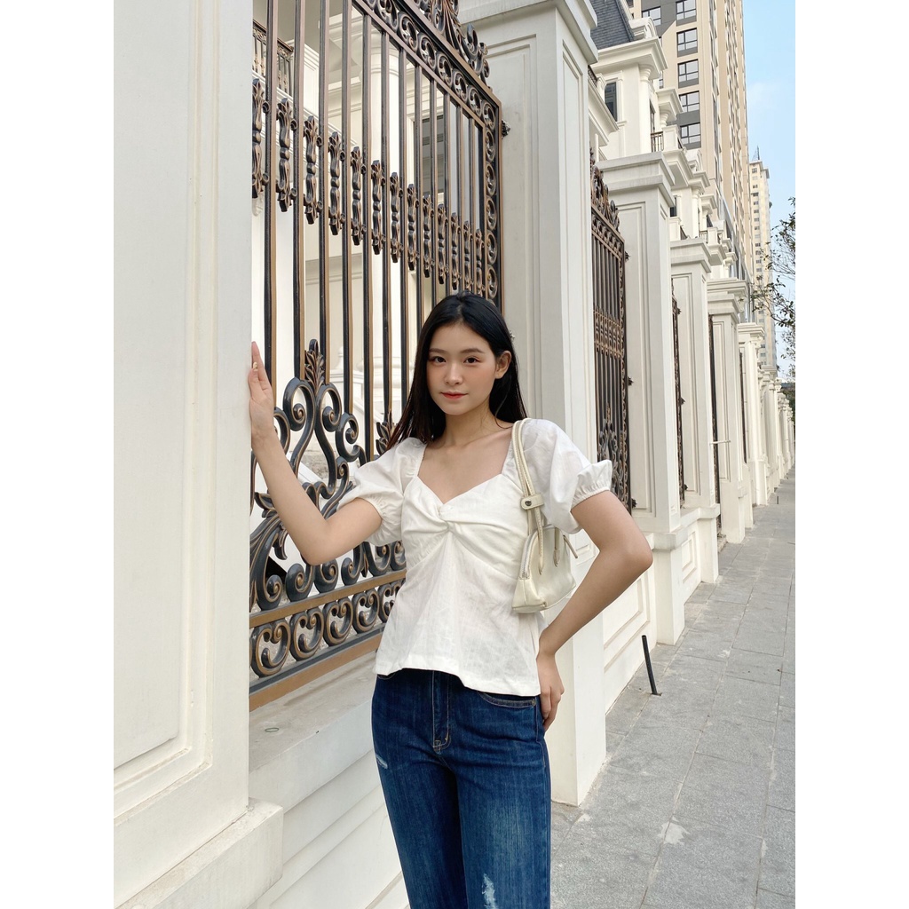 YU CHERRY | Áo nữ xoắn trước ngực dáng baby tay phồng, Twisted Front Top YA400