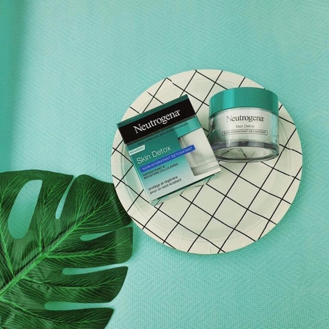 KEM DƯỠNG ẨM VÀ THẢI ĐỘC NEUTROGENA SKIN DETOX 2 TRONG1 Cho Làn Da Sàng Mịn