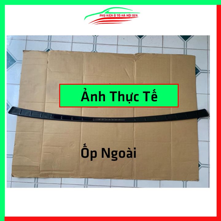 Ốp chống trầy cốp Mitsubishi Xpander 2018-2020  vân titan