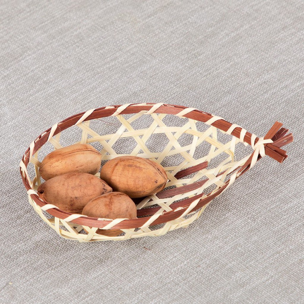 Đĩa tre đan hình con cá