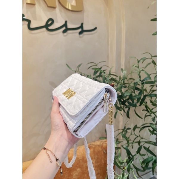 Cluth Dí Ỏ cầm tay
