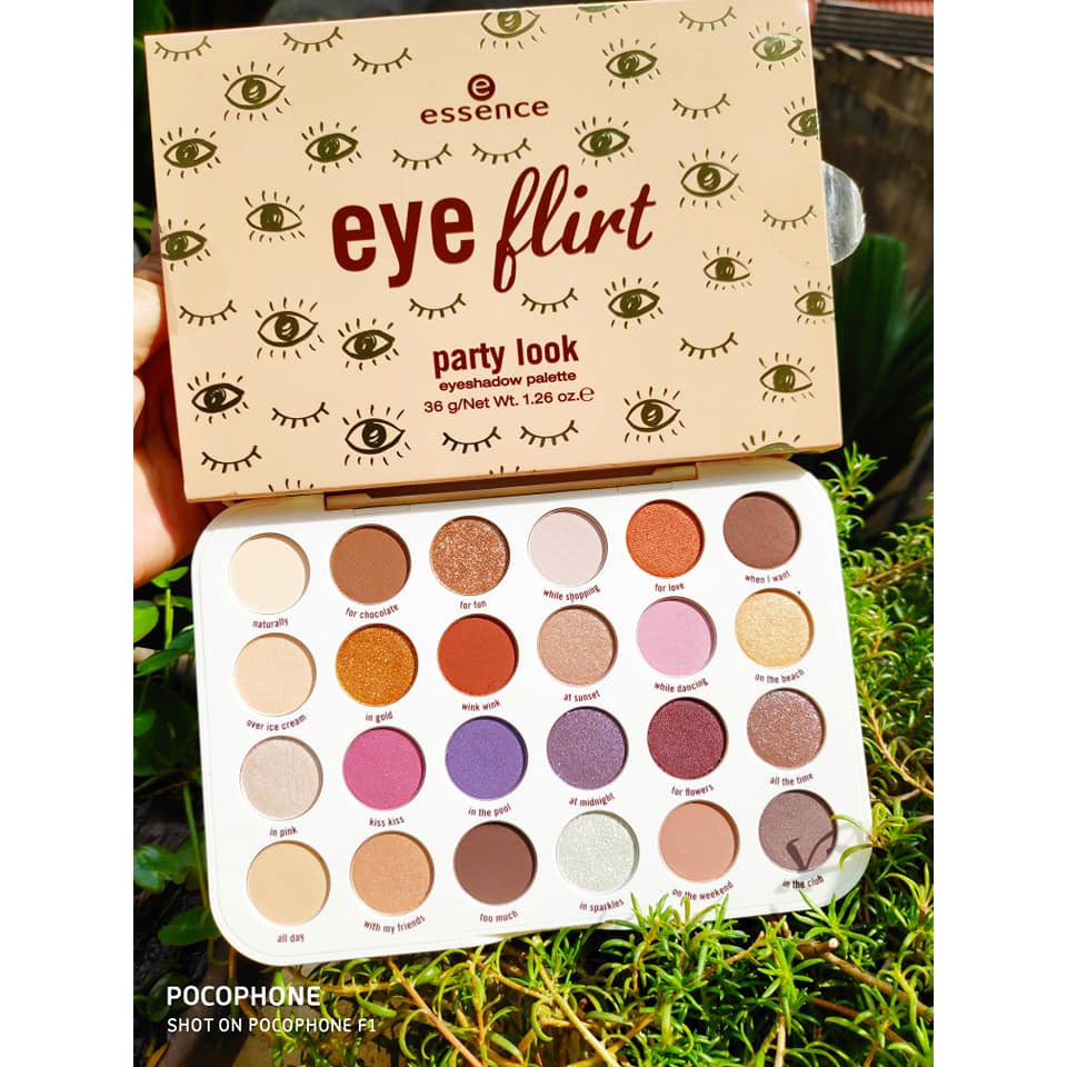 Bảng phấn mắt chuyên nghiệp Essence Eyes Flirt.