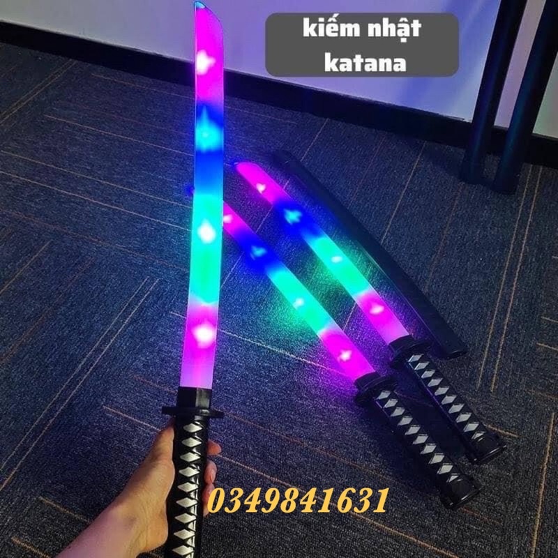 Kiếm nhật phát sáng Katana đồ chơi tặng kèm pin