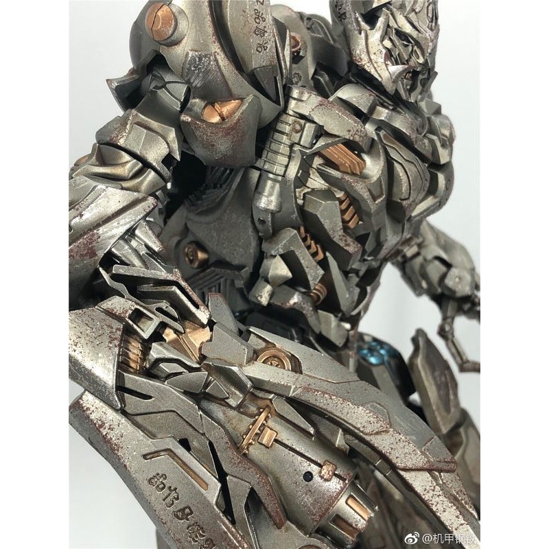 Mô hình Dream Factory Transformers: GOD-11S Megatron Battle Damage Version